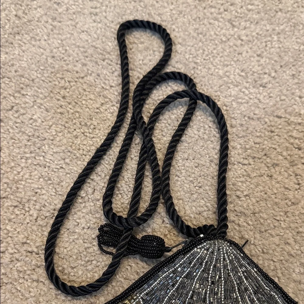 Finesse Vintage Elegant Black and Gold Beaded Shell Crossbody
